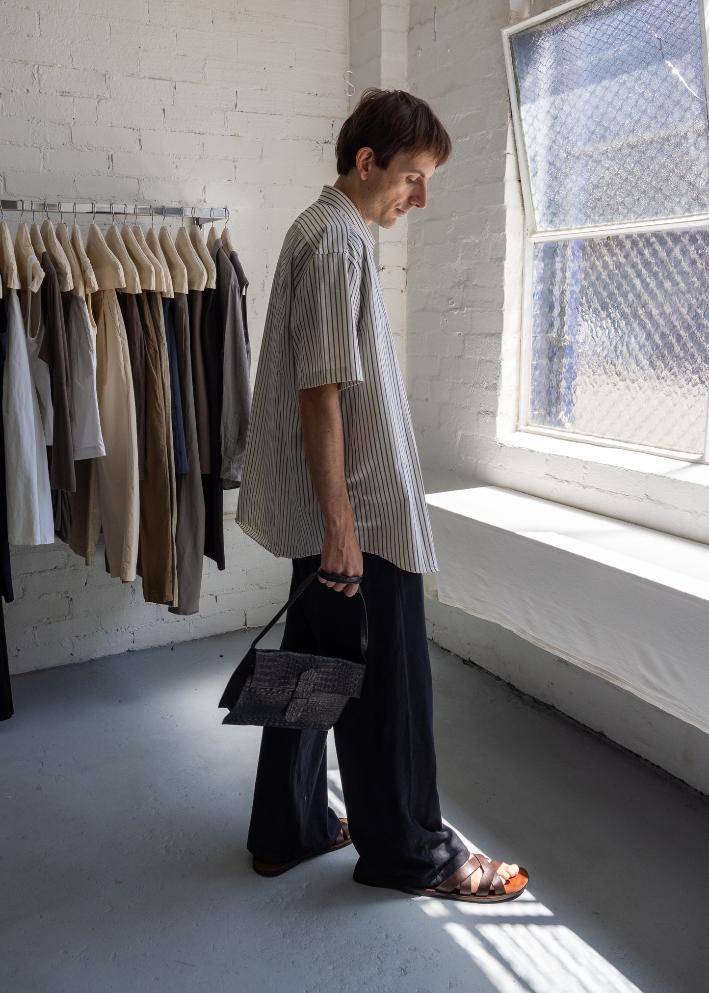 Design and Comfort Textured Leather Bag - Black
