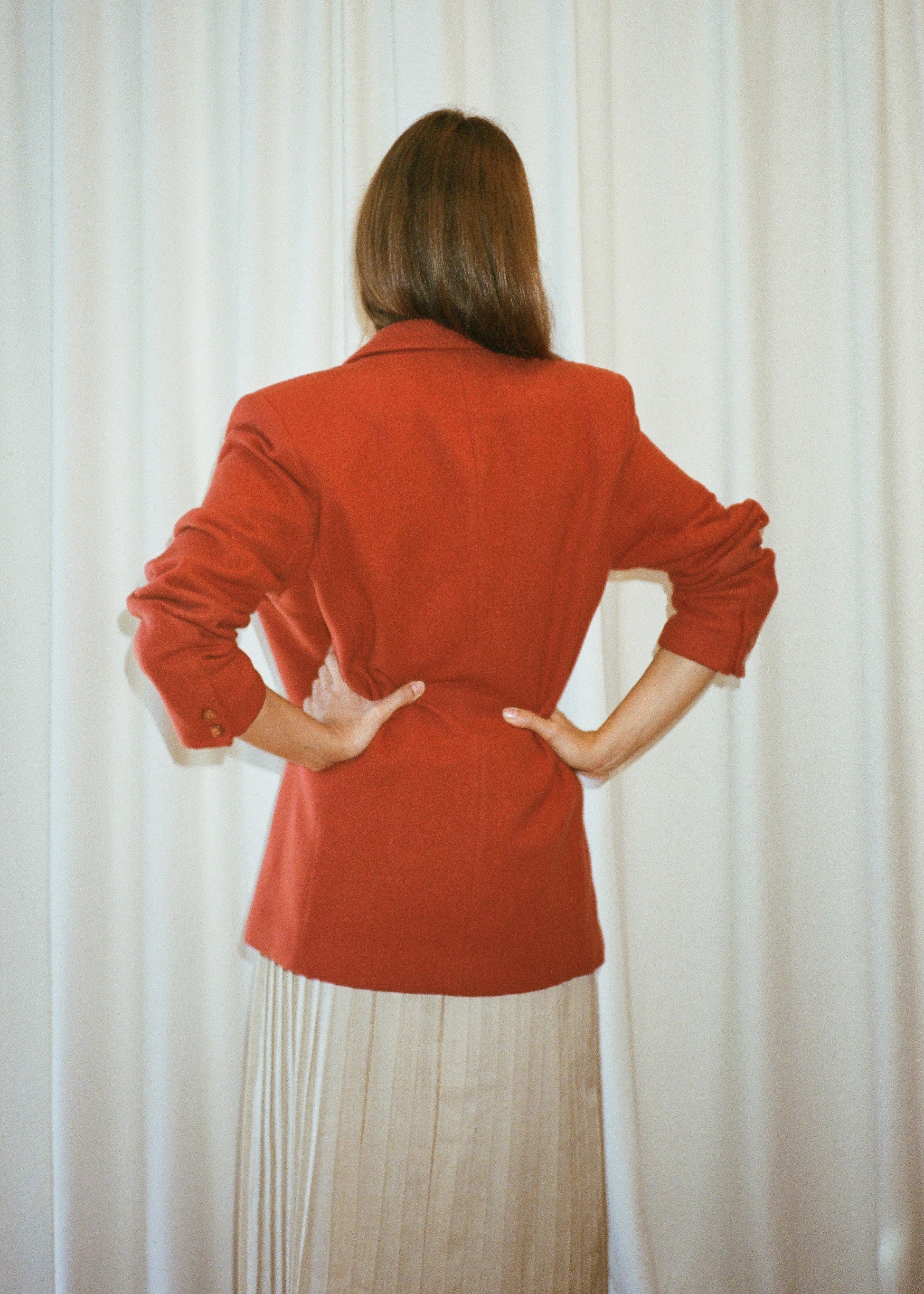 vintage wool blazer red. back film.