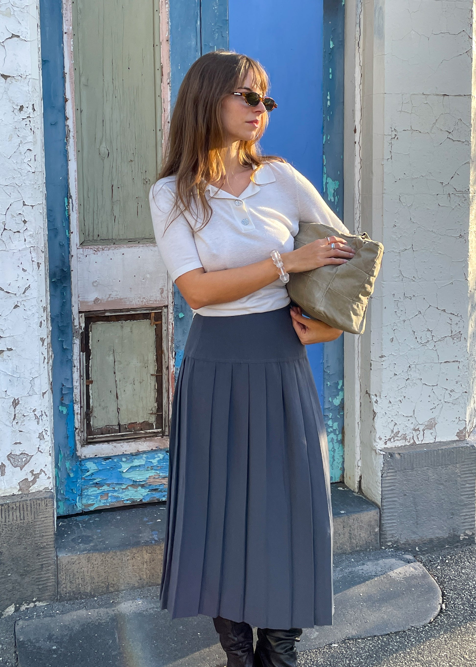 vintage 80s drop waist pleated skirt grey. front outside.