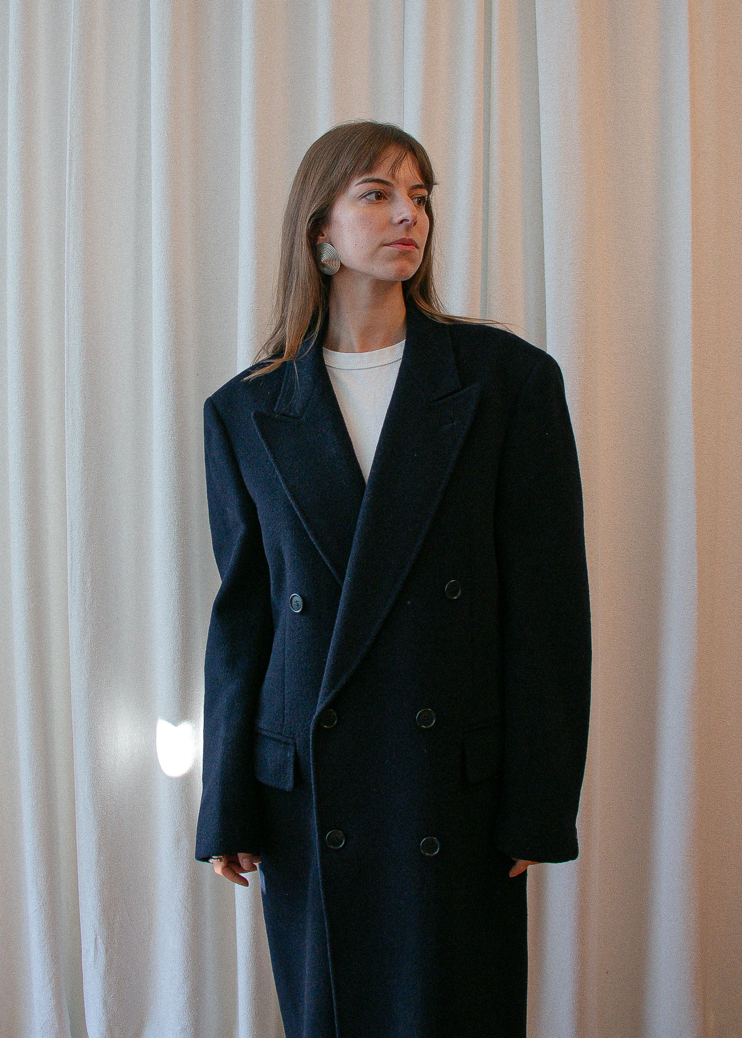 vintage wool coat navy. front far.