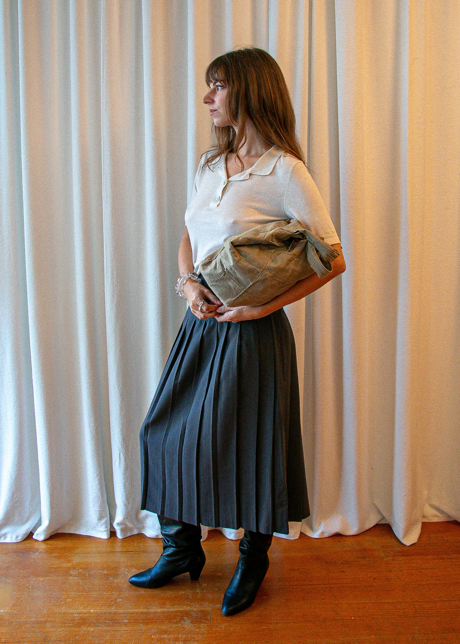 vintage 80s drop waist pleated skirt grey. side front.