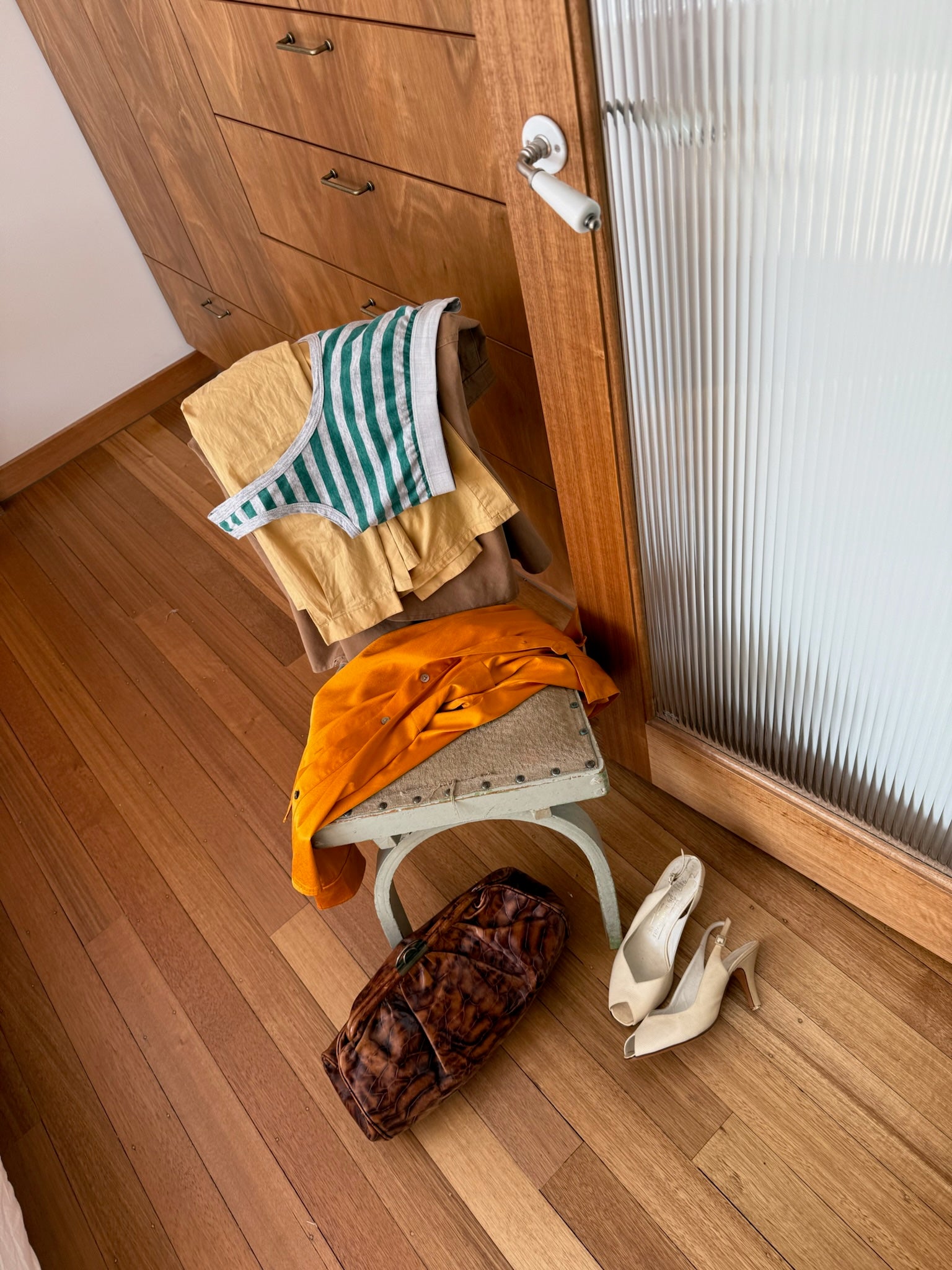 Freeling 80's Sports Crop - Grey/Green Stripe