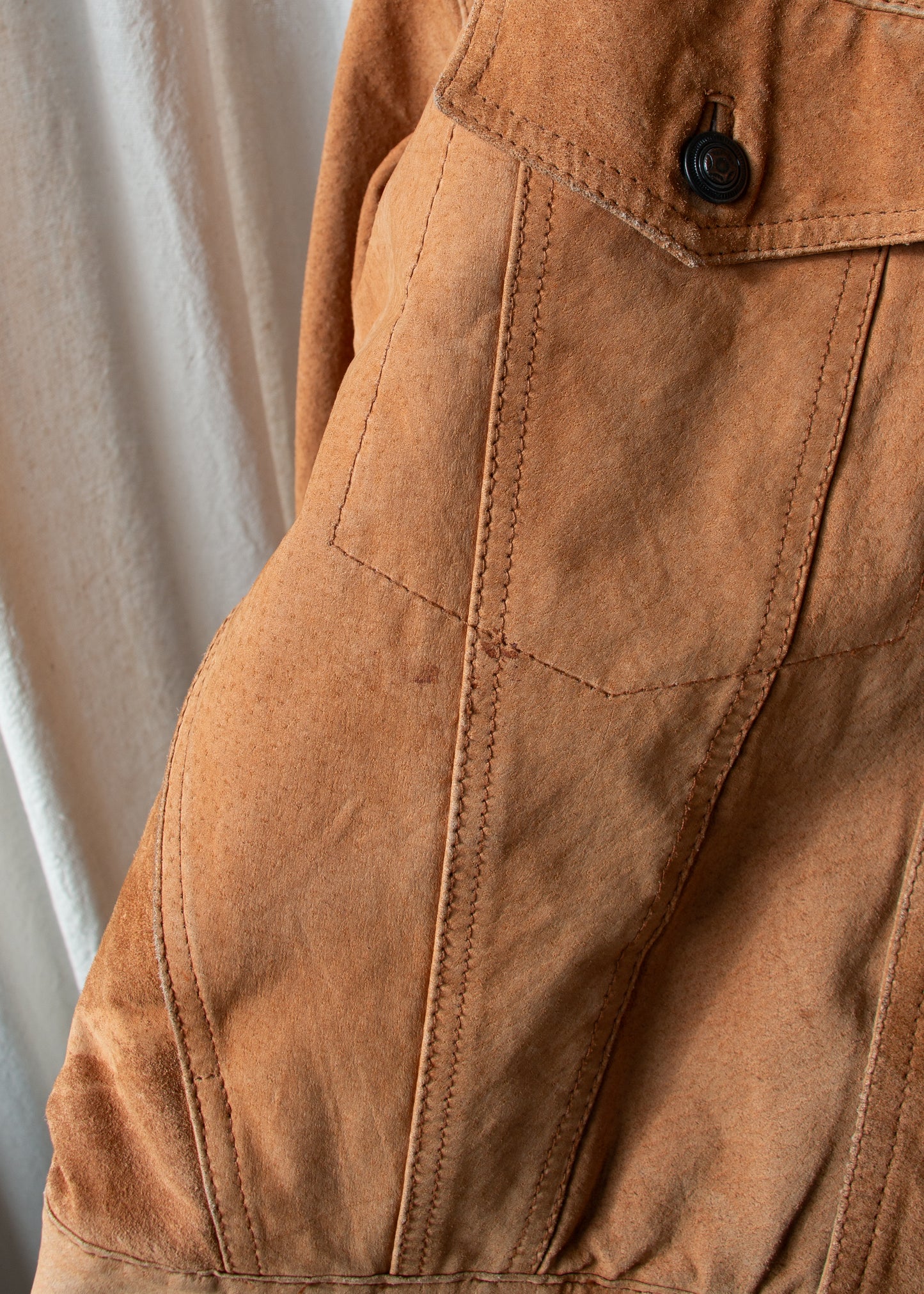 vintage suede leather jacket. pocket detail.